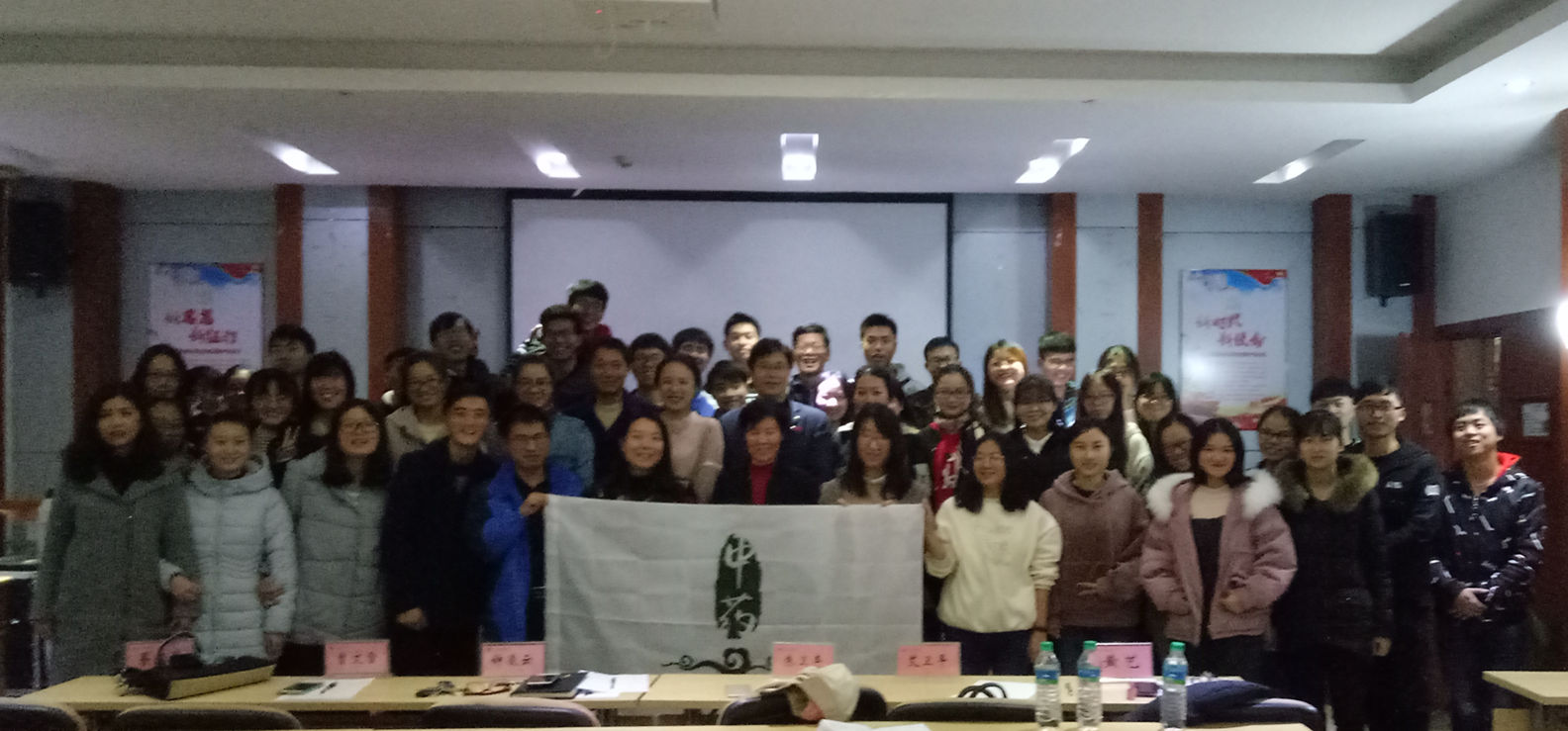 通讯：我校中药科研实践班召开科研实践交流会1_副本.jpg